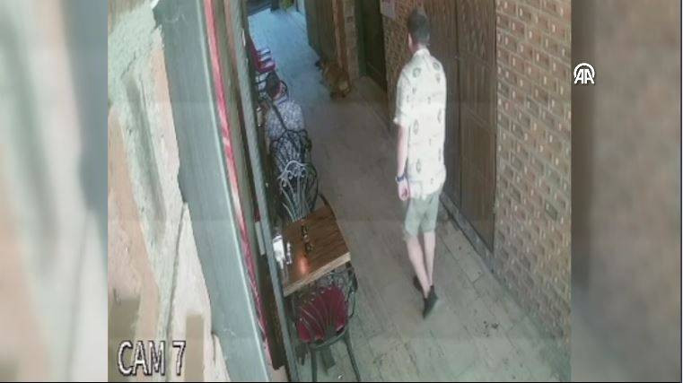 Pamukkale Kafeler Sokağı'nda sevmek istediği sokak köpeği ısırdı - Resim: 18